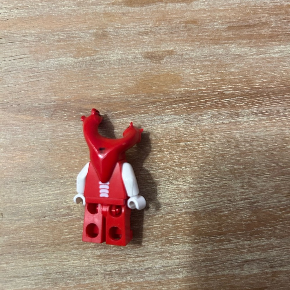 Lego Ninjago Fangpyre minifigure, paint fading on front, good condition